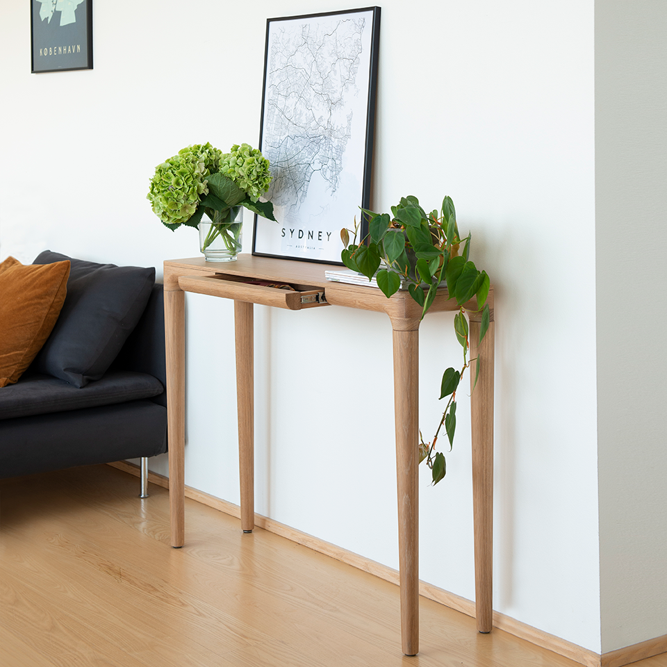 Table console Umage Heart'n'Soul agencée dans une pièce