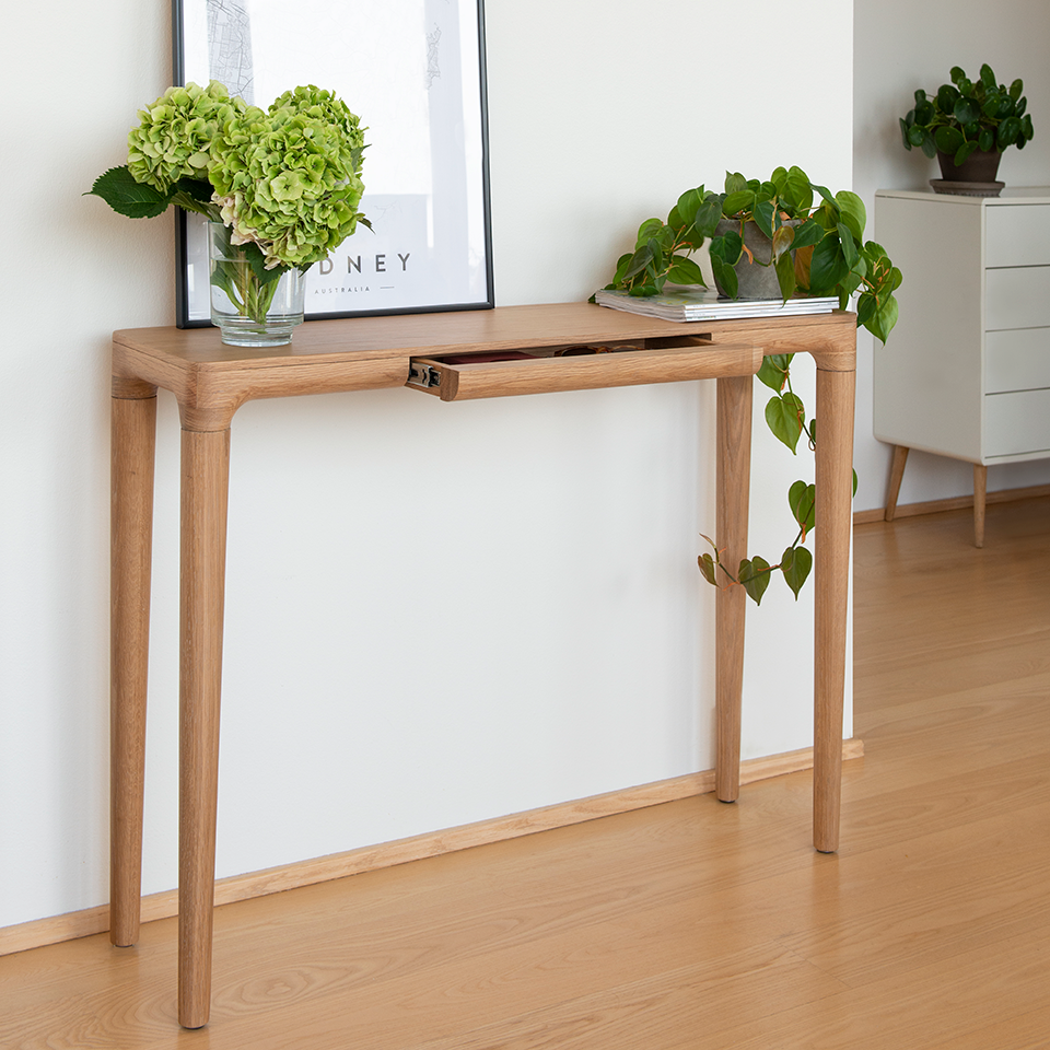 Table console Umage Heart'n'Soul agencée dans une pièce