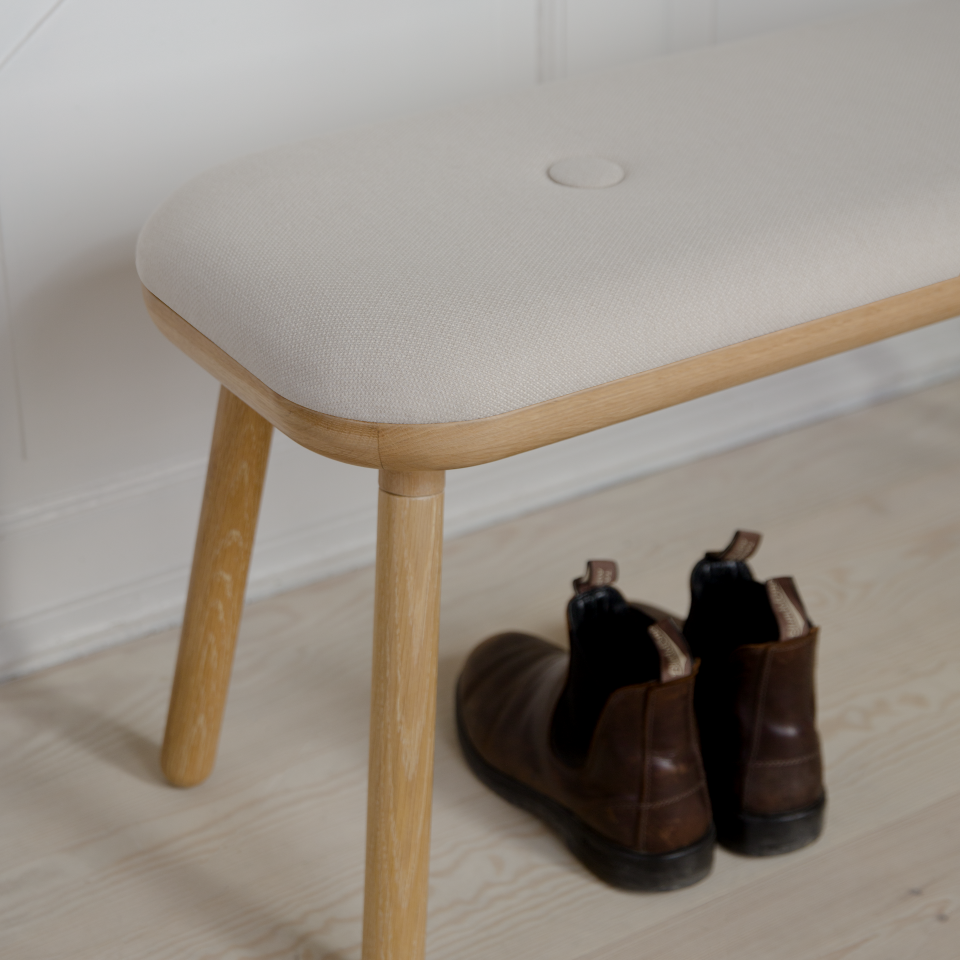 Banc Umage Paff agencé dans une pièce