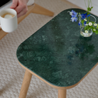 Table Umage Paff stylisée dans une pièce