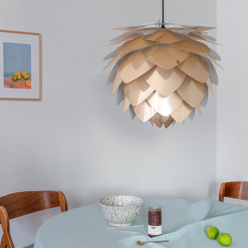 Trépied Umage Silvia Lampe de table aménagé dans une pièce