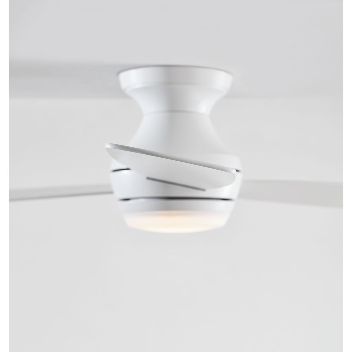 Confort visuel Ventilateur  Collection 3IKR52RZWD Ikon Plafonnier semi-encastré LED 52" Ventilateur 