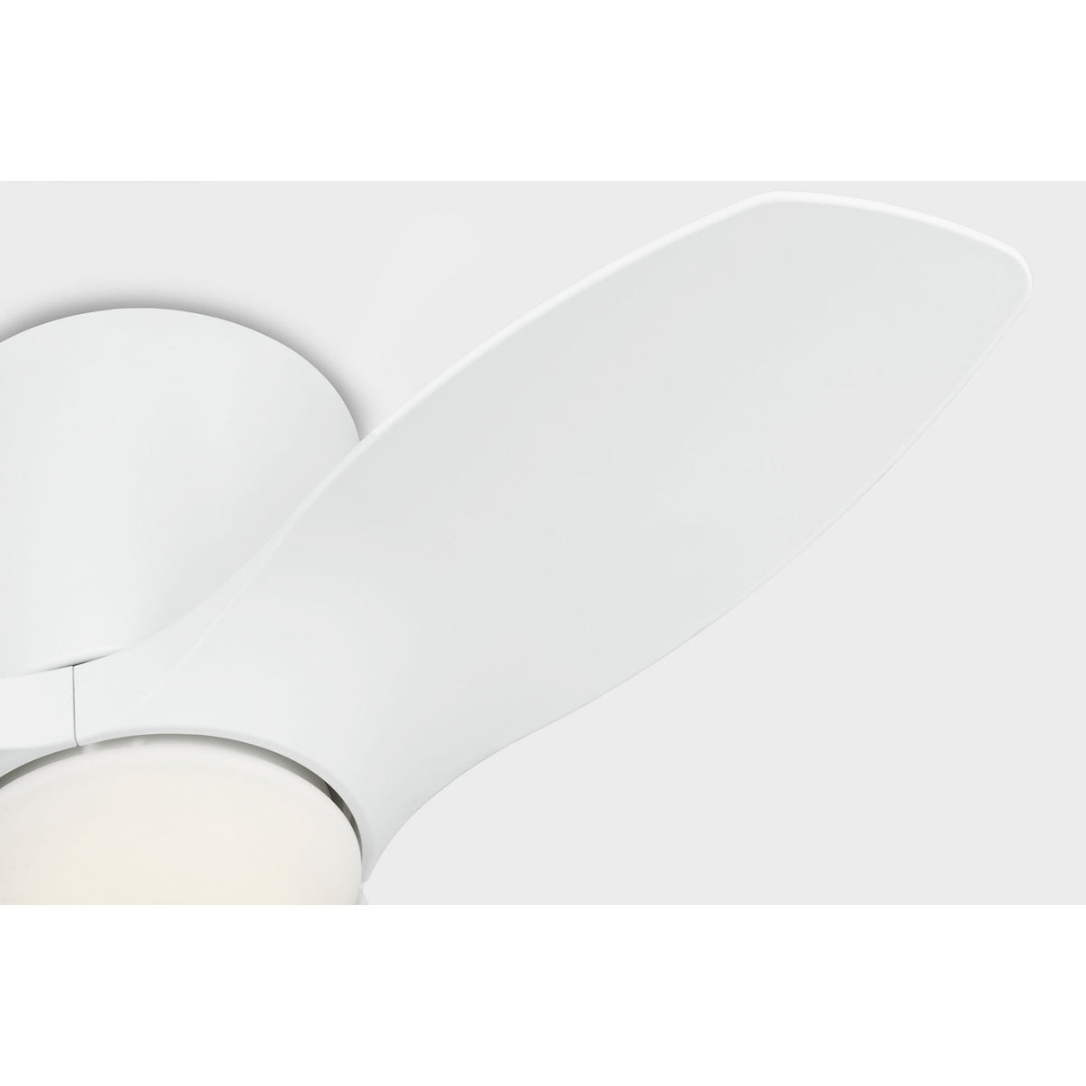 Confort visuel Ventilateur  Collection 3TTHR32RZWD Titus 32" Hugger LED Ceiling Ventilateur 