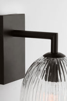 Applique murale Serafina HW1001AI de la collection Visual Comfort Studio, finition fer vieilli