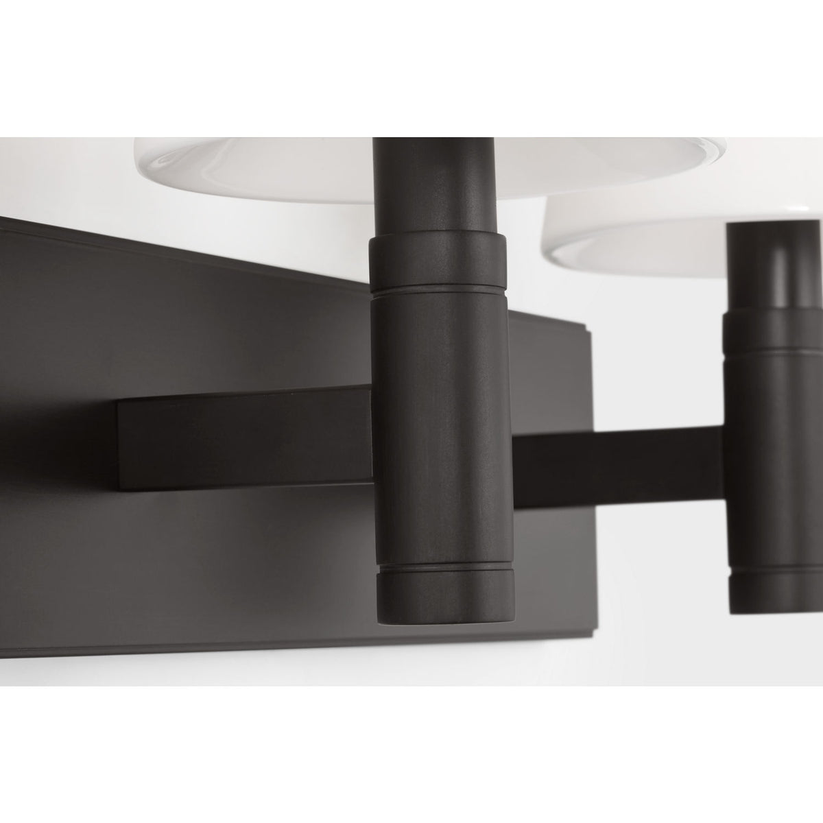 Applique murale de salle de bain Beckham Classic TV1022AI de la collection Visual Comfort Studio
