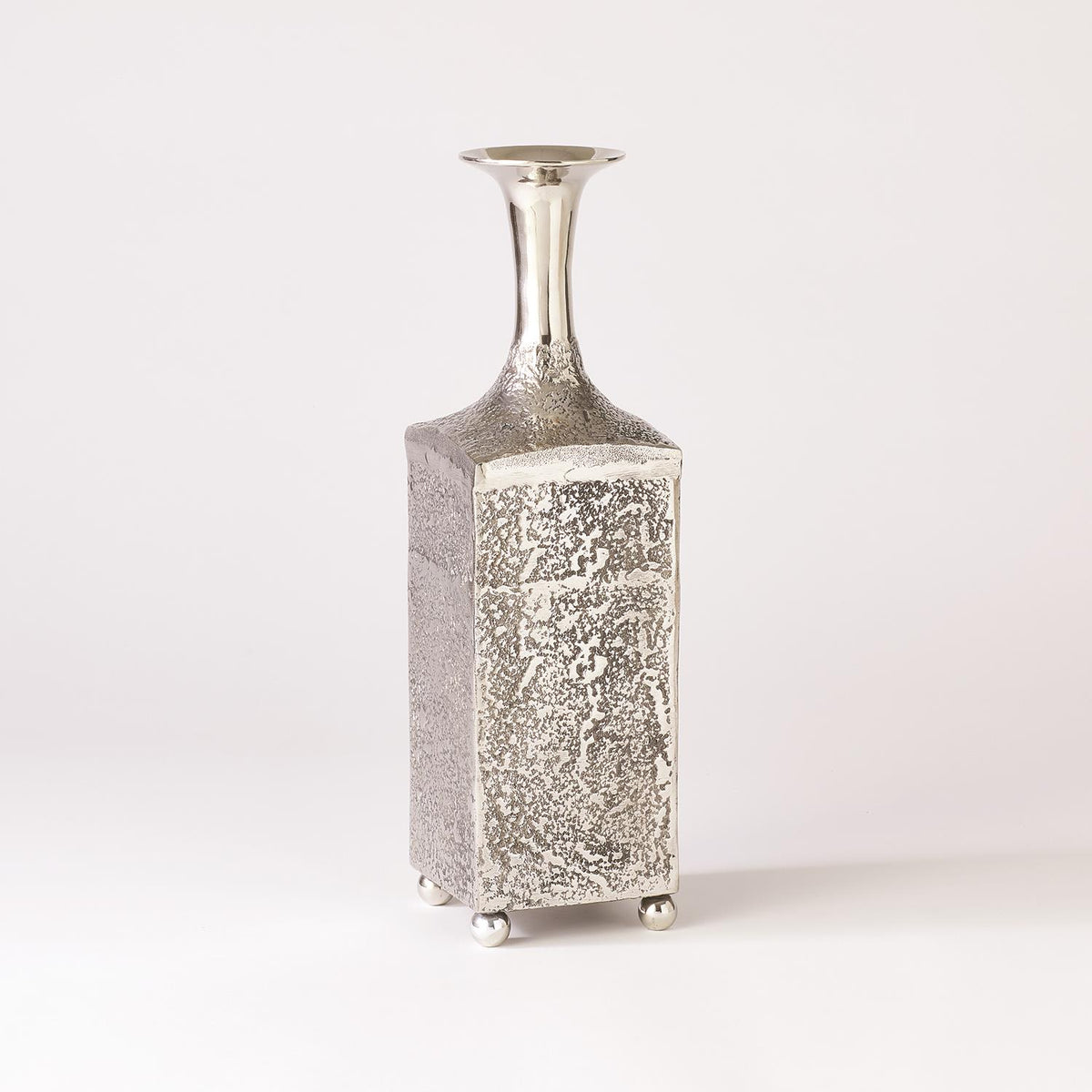 Vase en bouteille en aluminium