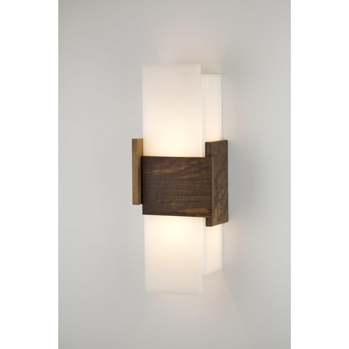 Cerno - Acuo LED Wall Sconce - 03-130-A-27P1 | Montreal Lighting & Hardware