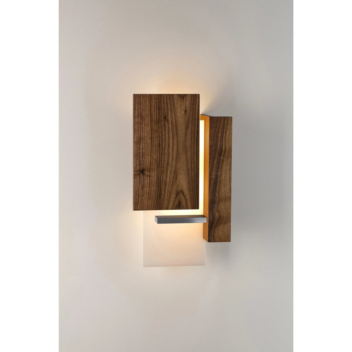 Cerno - Vesper LED Wall Sconce - 03-132-W-27P1 | Montreal Lighting & Hardware