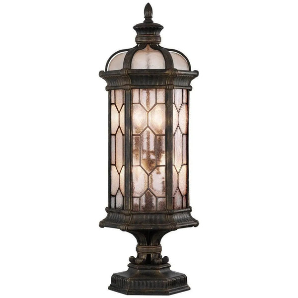 Devonshire 35 pouces Support de pilier extérieur à quatre lumières