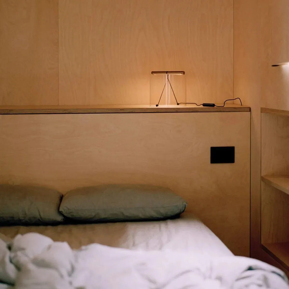 Flos - To-Tie Table/Floor Lamp - F7541031 | Montreal Lighting & Hardware