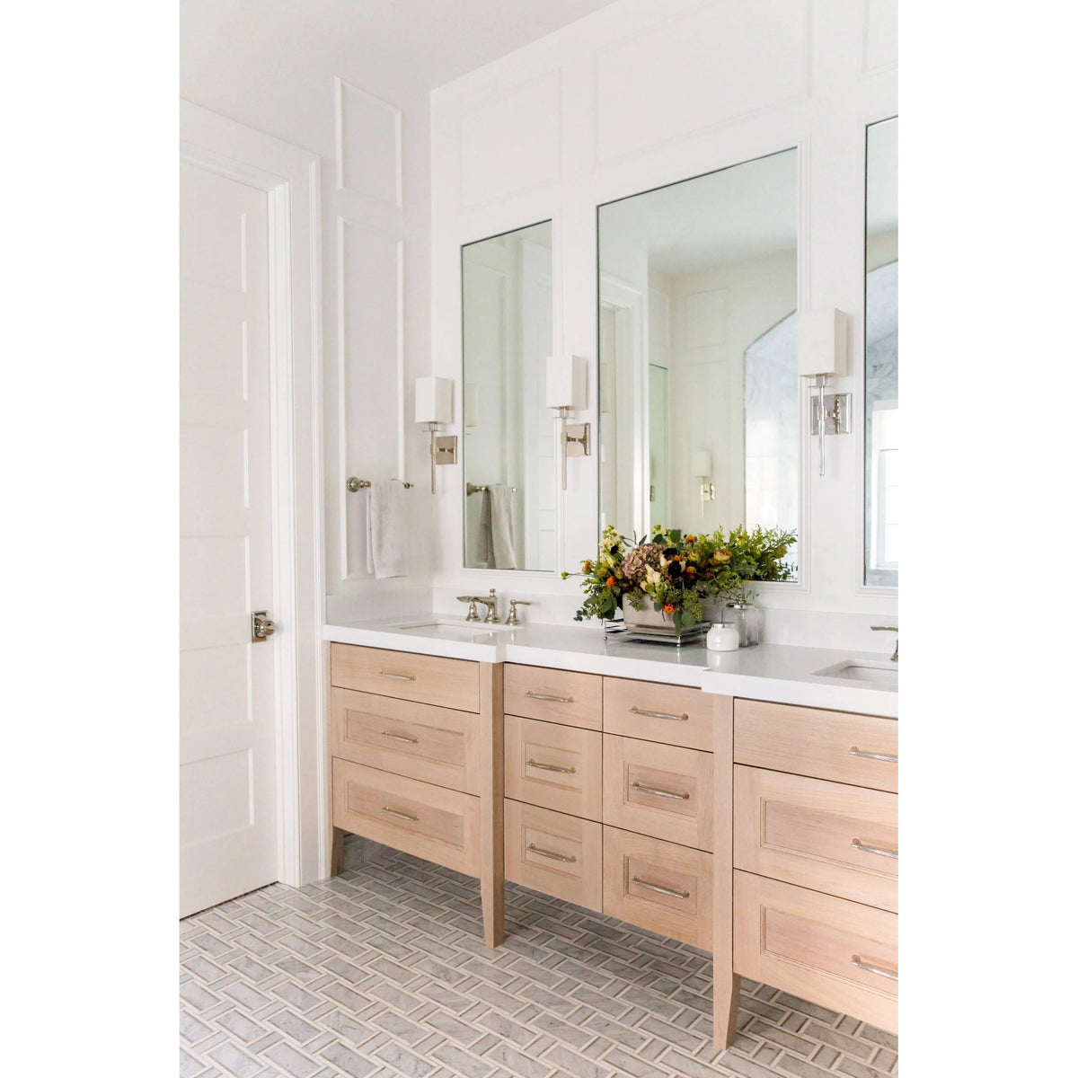 Hudson Valley Lighting - Taunton Wall Sconce - 4400-AGB | Montreal Lighting & Hardware