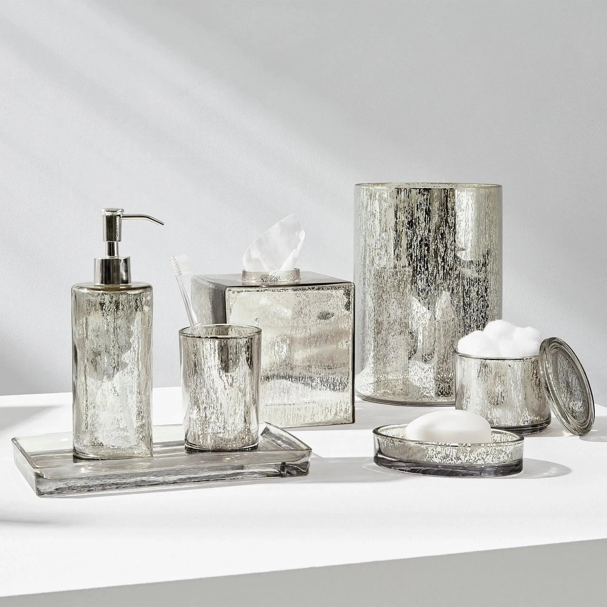 Kassatex - Versailles Bath Accessories - AVR-LD-G | Montreal Lighting & Hardware