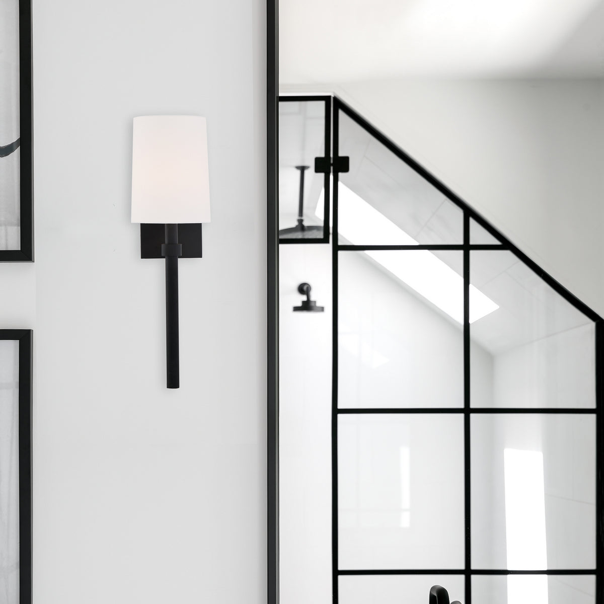 Crystorama - BRO-451-BF - Une lampe Murale - Bromley - Forgé noir