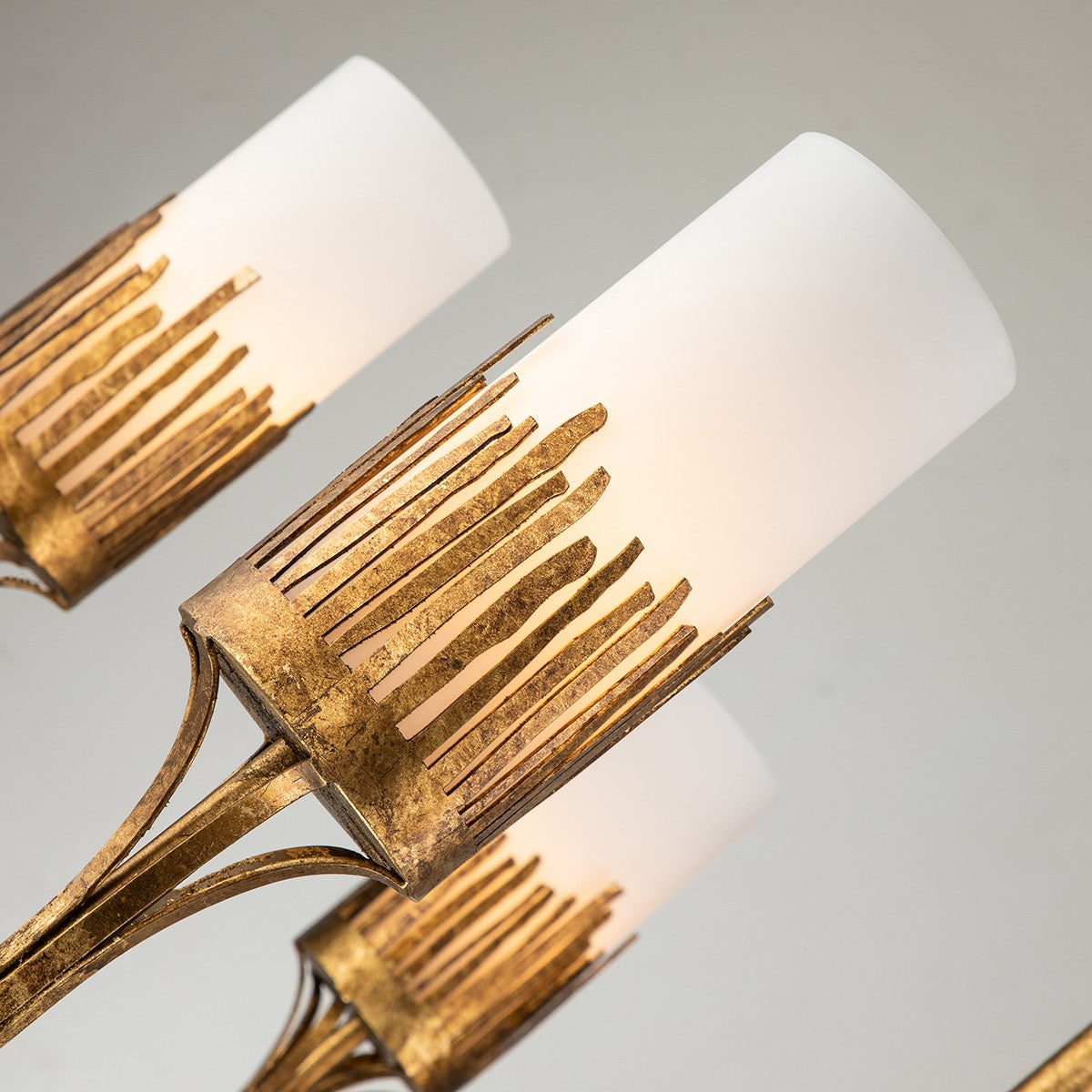 Lucas + McKearn - CH20319G-9 - Neuf Lumières Suspendu - Herbe à scie - Feuille d'or