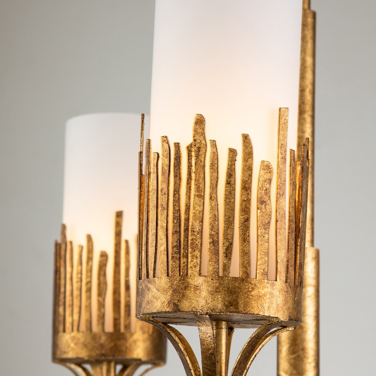 Lucas + McKearn - CH20319G-3 - Trois lumières Suspendu - Herbe à scie - Feuille d'or