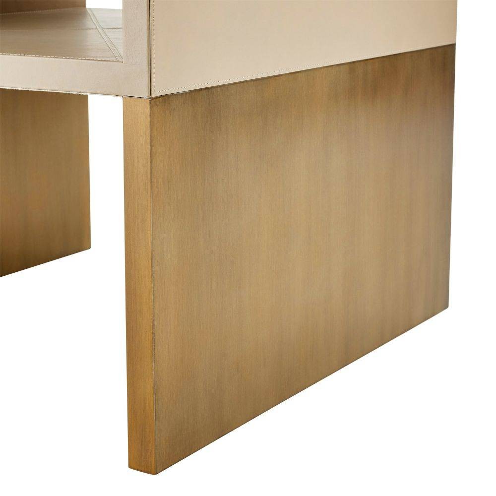 Arteriors - FEI07 - Table d'appoint - Talcon - Revêtement en cuir couleur tourterelle/laiton antique