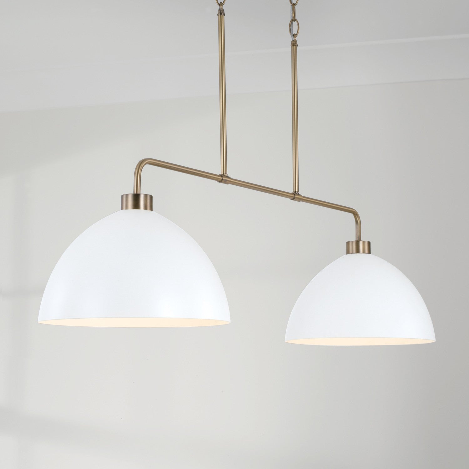 Éclairage Capital Lighting - 852021AW - Îlot lumineux à deux lampes Suspension - Ross - Laiton vieilli et blanc