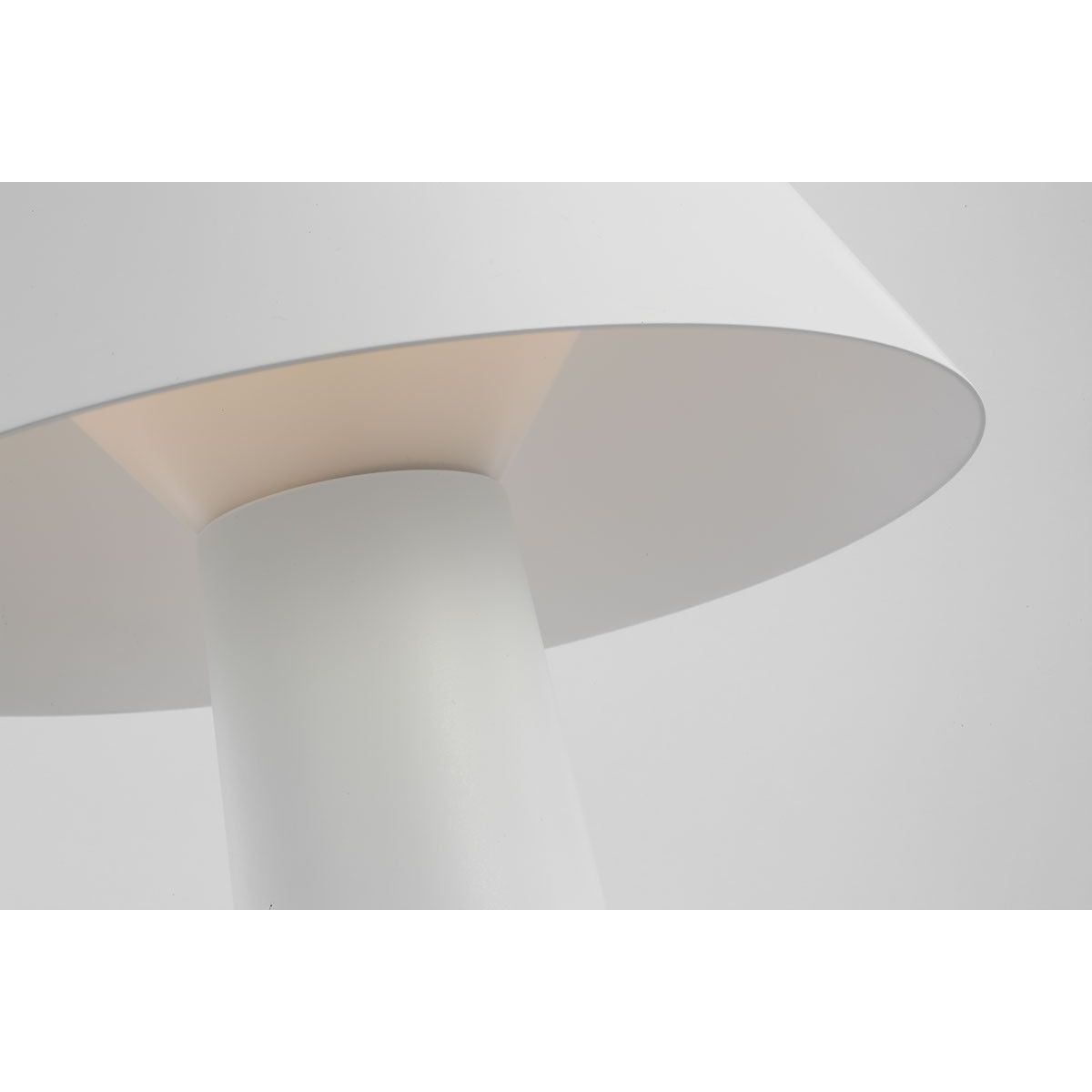 Visual Comfort Modern - SLTB56927W - LED Table Lamp - Sesa - Matte White