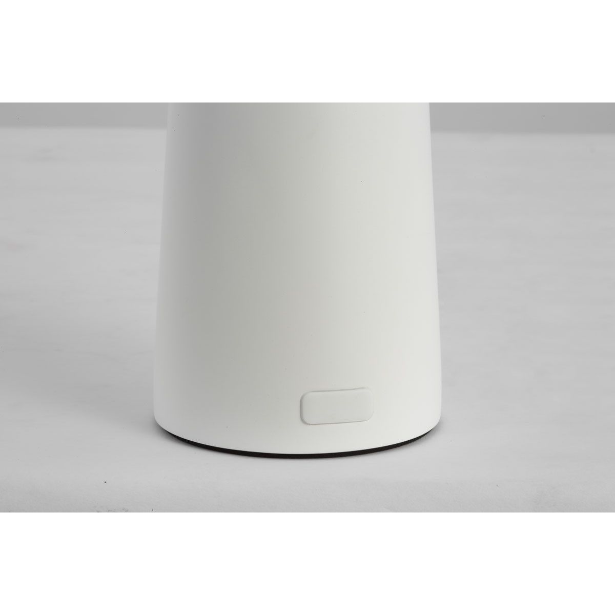 Visual Comfort Modern - SLTB25727W - LED Table Lamp - Sesa - Matte White