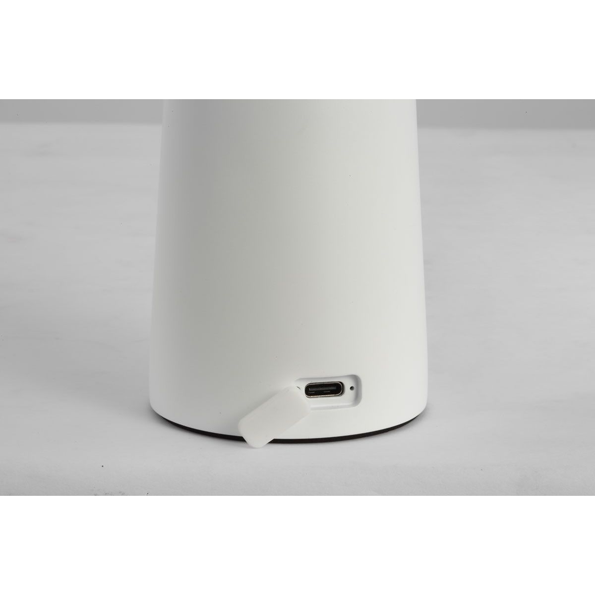 Visual Comfort Modern - SLTB25727W - LED Table Lamp - Sesa - Matte White