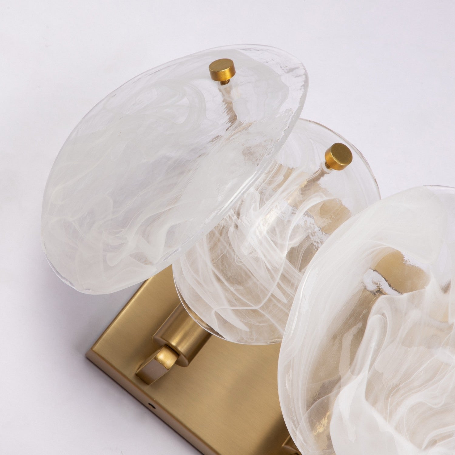 Artcraft Canada - AC12213BR - Meuble-lavabo à trois lumières - Lily - Laiton brossé