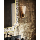 Currey and Company - 5800-0067 - Une lumière Murale - Bonaz - Blanc opaque / Laiton antique