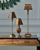 Currey and Company 6000-1058 Geddy Lampe de table en laiton antique