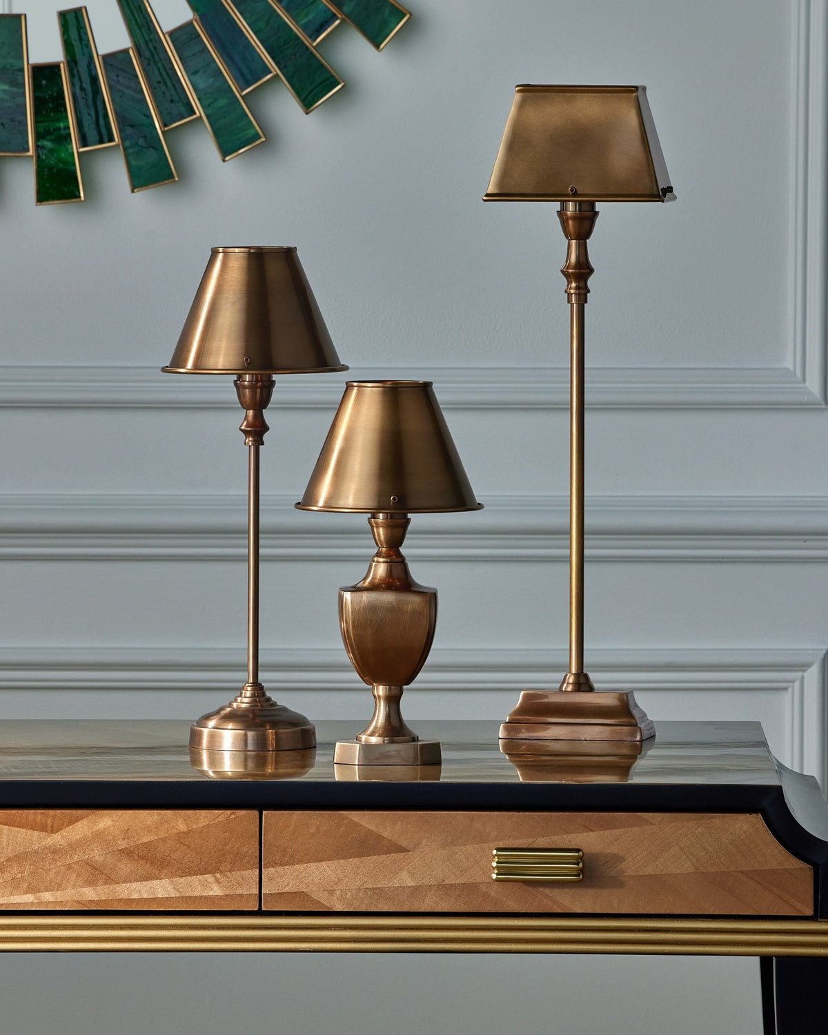 Currey and Company 6000-1059 Rowsay Lampe de table en laiton antique