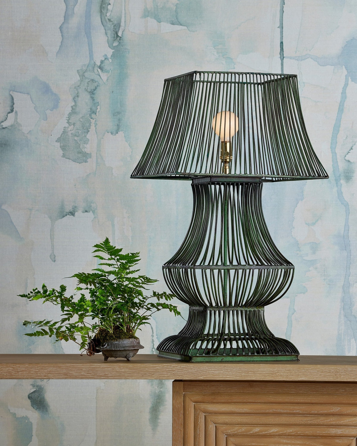Currey and Company 6000-1062 Tuteurs Lampe de table en vert vieilli