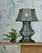 Currey and Company 6000-1062 Tuteurs Lampe de table en vert vieilli