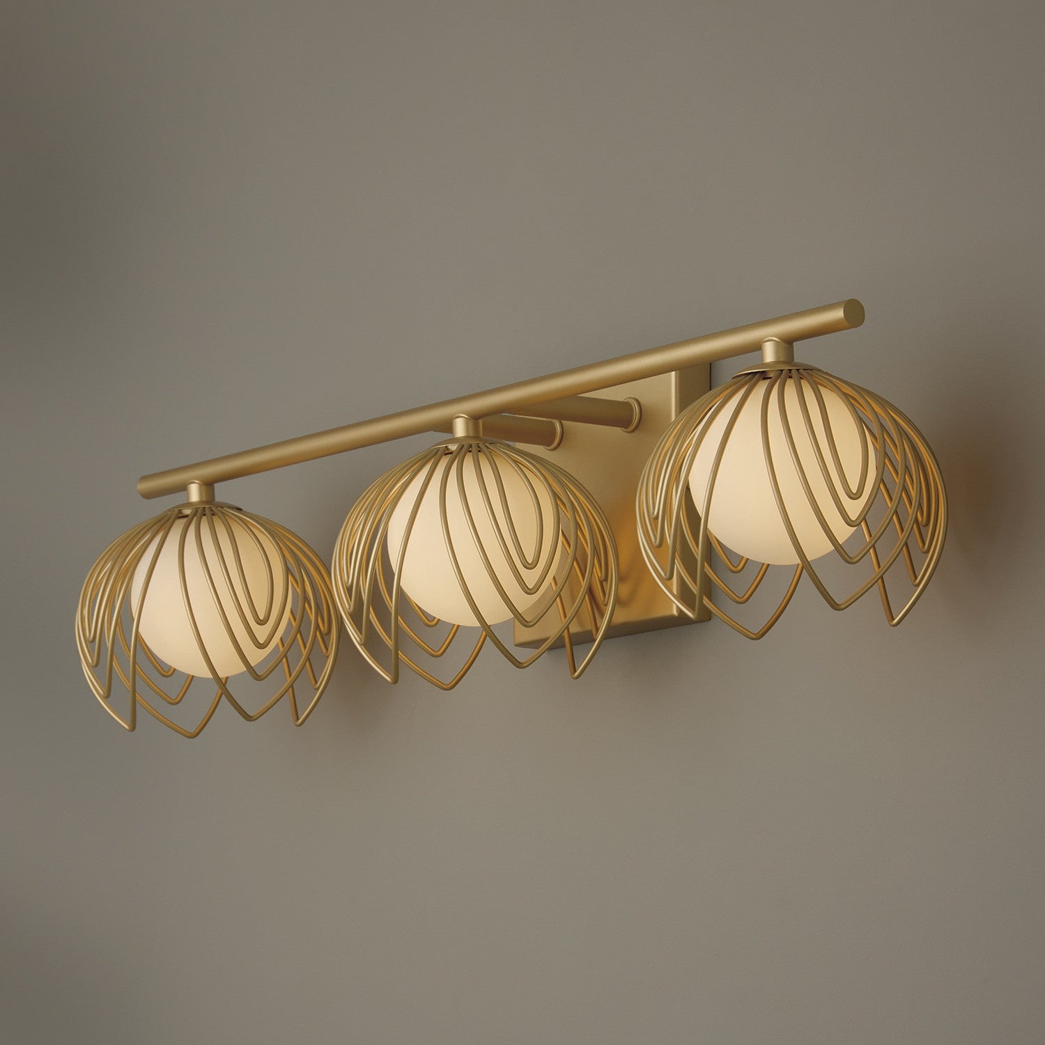 Éclairage Capital Lighting - 162131GF - Applique murale trois lumières - Flora - Or poli