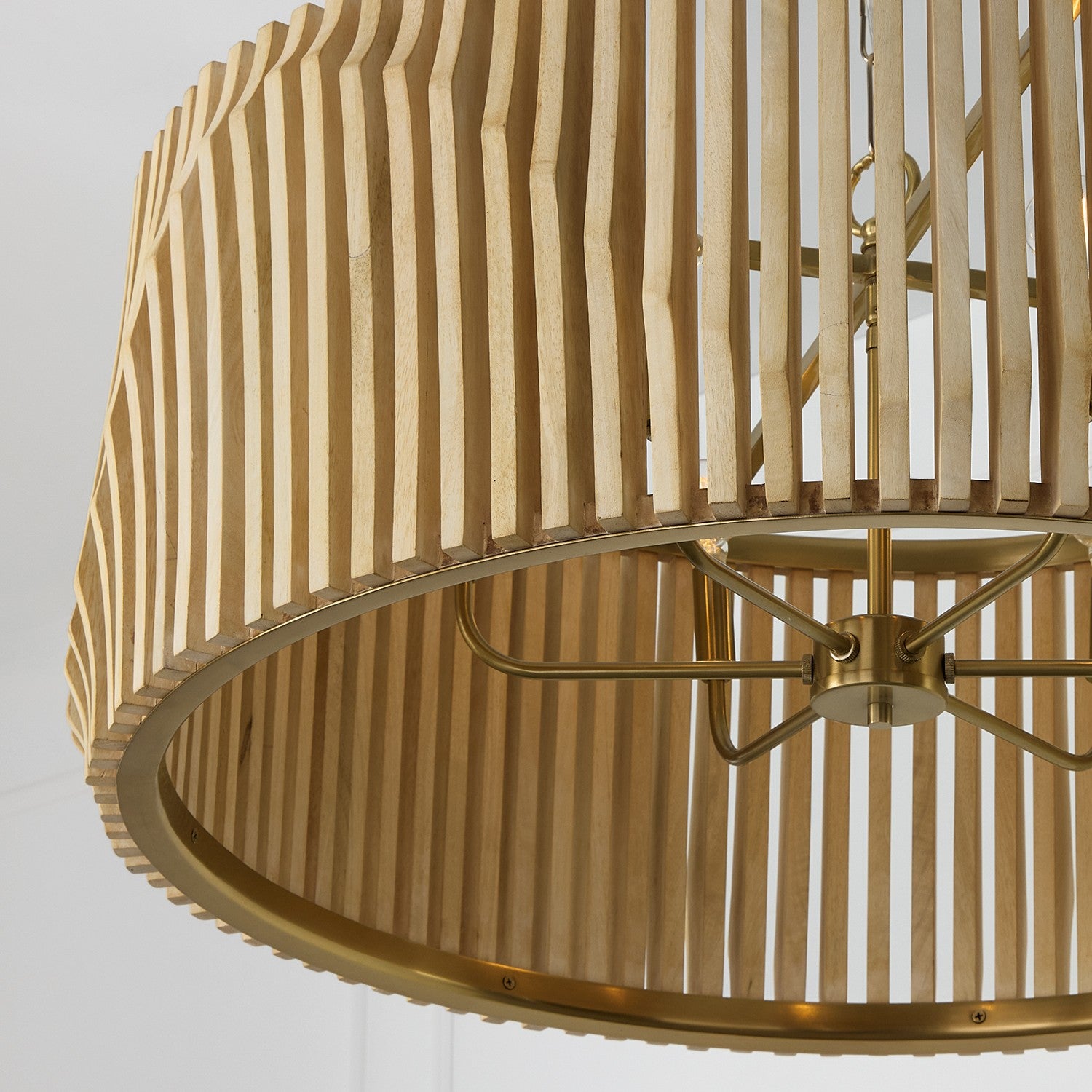 Éclairage Capital - 344664BWB - Six lampes Suspension - Archer - Bois blond et laiton mat