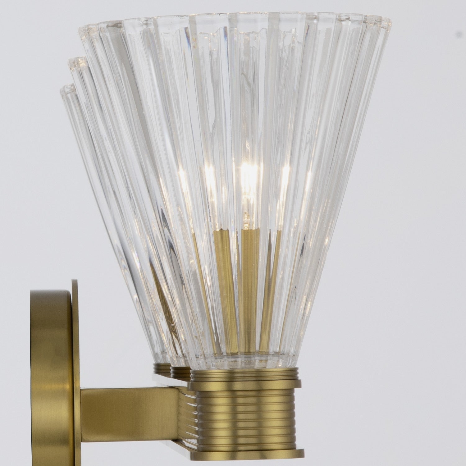 Crystorama - LOT-703-LG - Luminaire de salle de bain à trois lumières - Lotus - Luxe Gold
