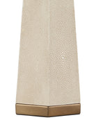 Currey and Company 6000-1082 Galuchat Lampe de table en similicuir galuchat ivoire/laiton