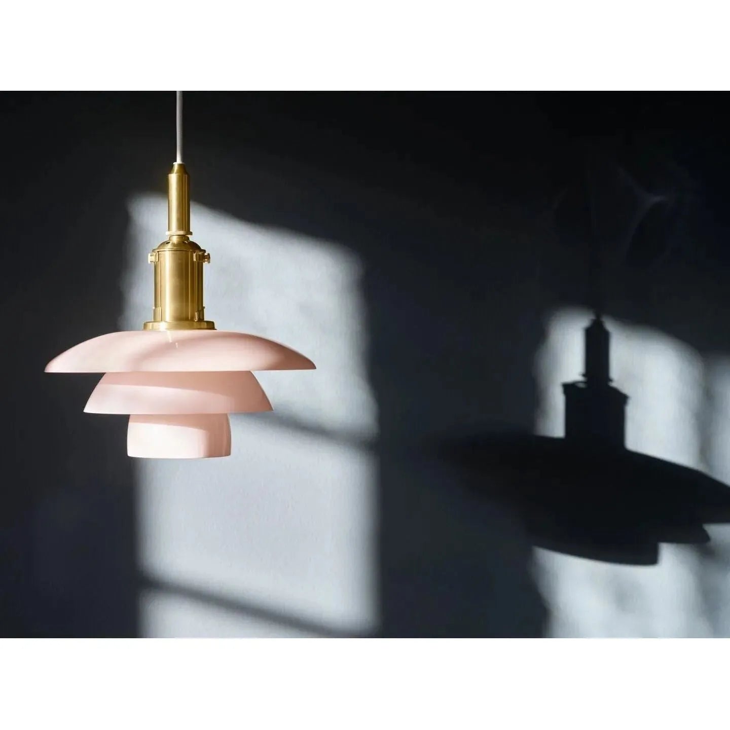 Louis Poulsen - Rose pâle PH 3/3 Suspension - 5741942325 | Montreal Luminaire & Quincaillerie