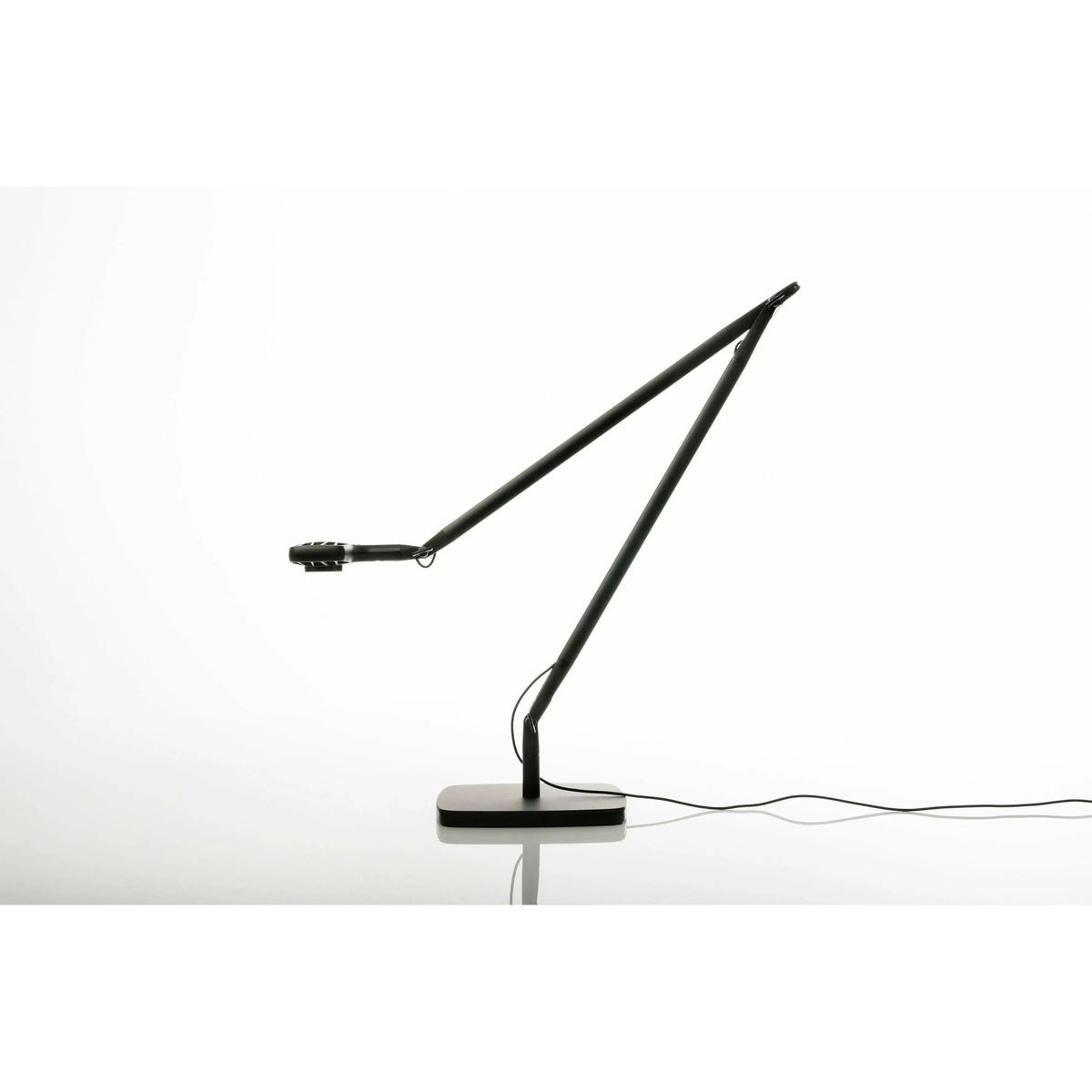 Luceplan - Otto Watt Table Lamp - 1D720=N10501 | 1D72/1000001 | Montreal Lighting & Hardware