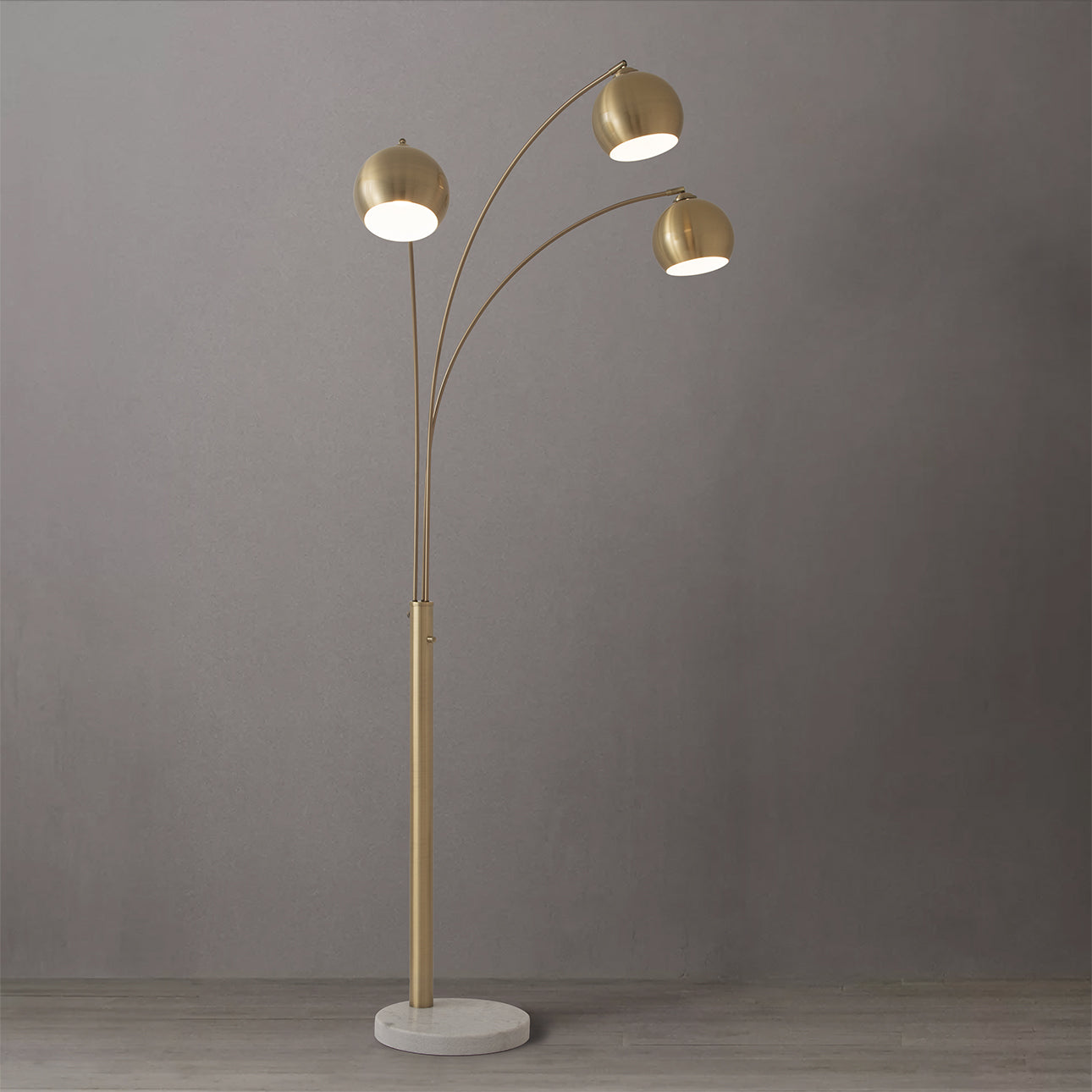 Lampe sur pied arquée à trois lumières Nova of California 2310800WB Original 1962 Triplet en laiton vieilli/noir