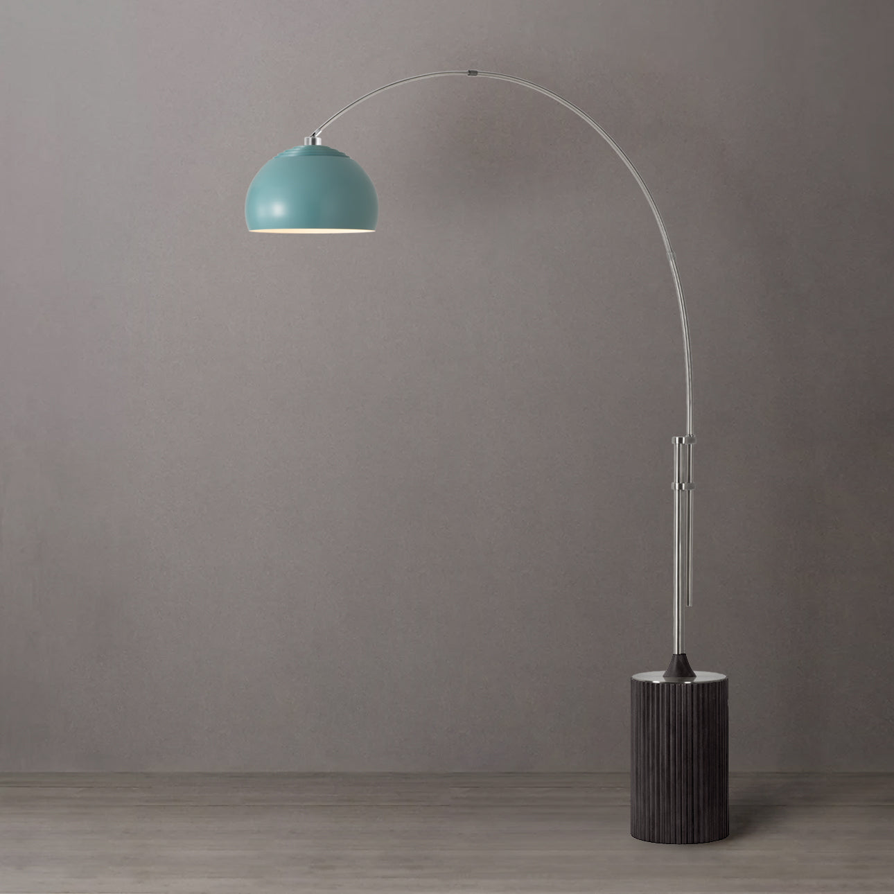 Lampe à arc demi-dôme Tambo de Nova of California 2113834BL, finition nickel satiné/chêne noir