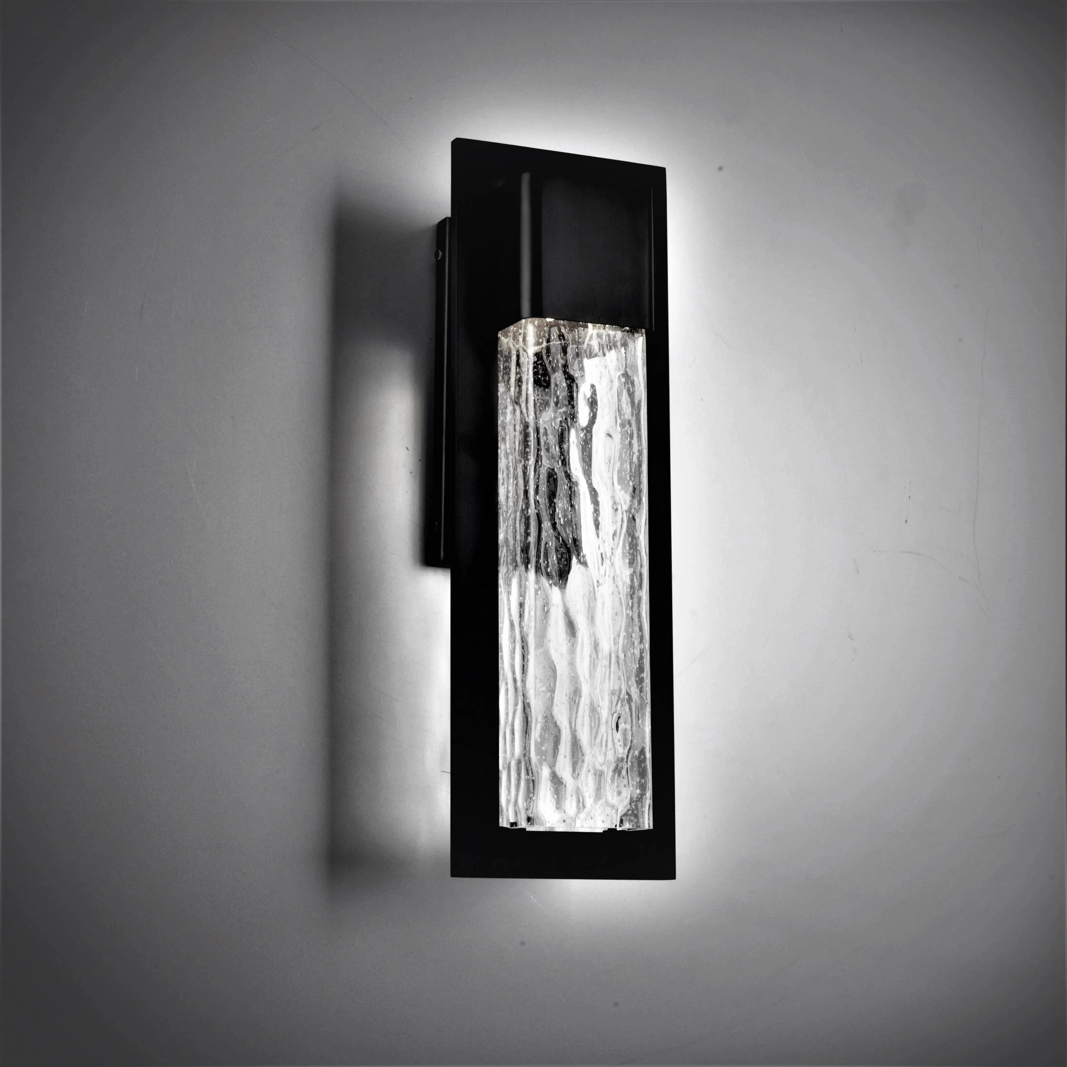 Modern Forms - Mist LED Outdoor Wall Mount - WS-W54020-BK | Montreal Lighting & Hardware