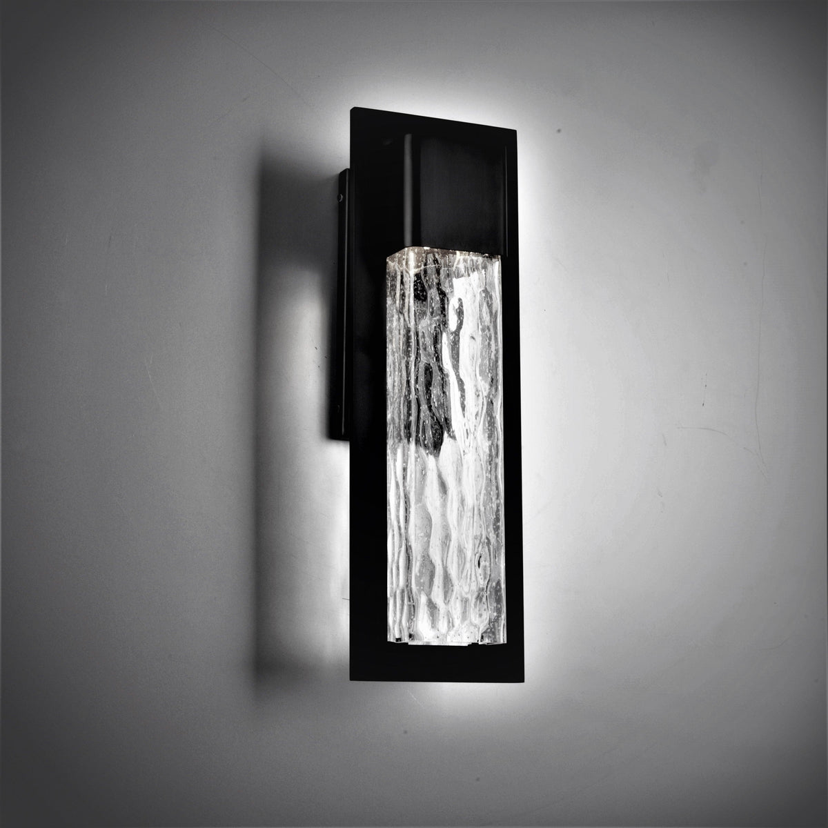 Modern Forms - Mist LED Outdoor Wall Mount - WS-W54020-BK | Montreal Lighting & Hardware
