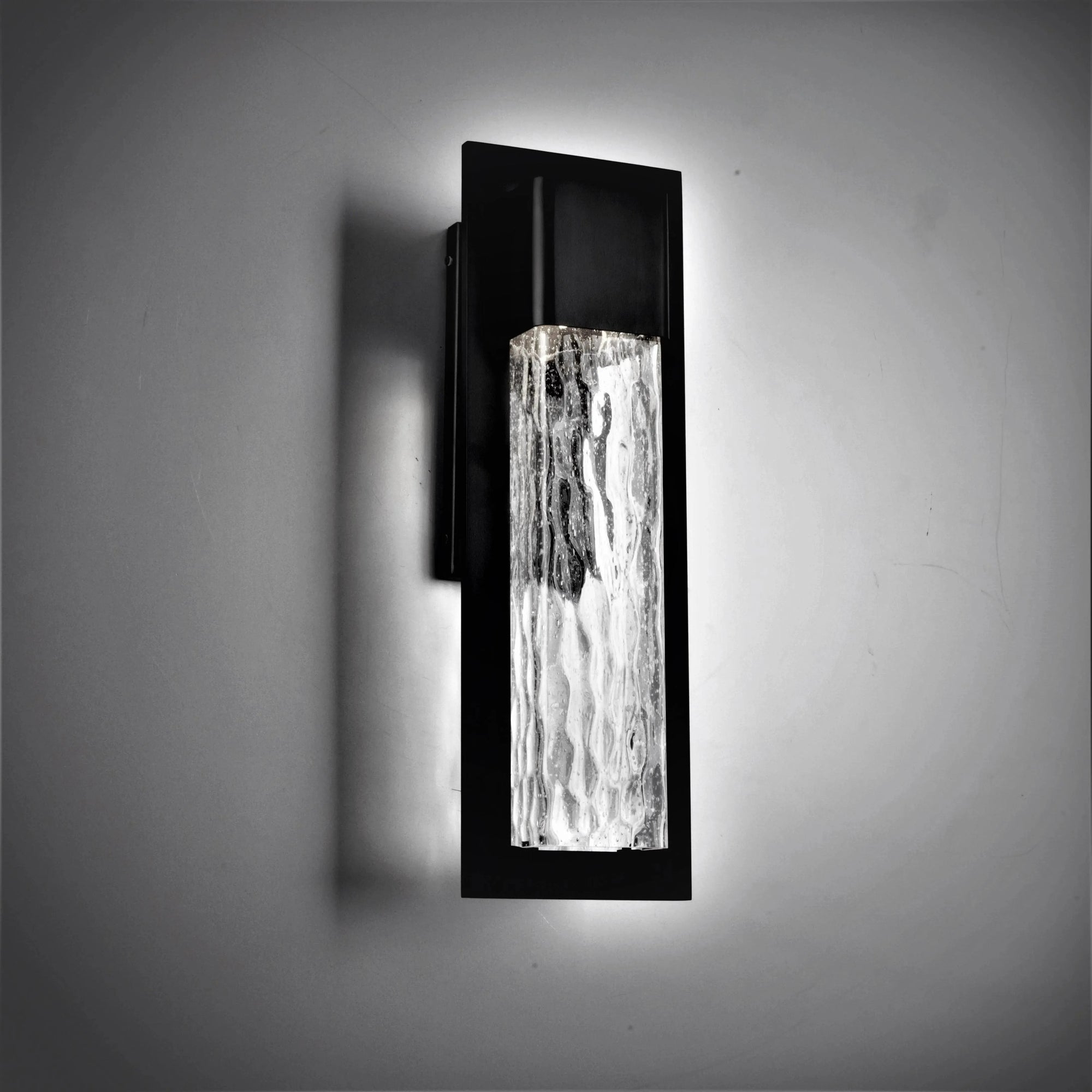 Modern Forms - Mist LED Outdoor Wall Mount - WS-W54016-BK | Montreal Lighting & Hardware