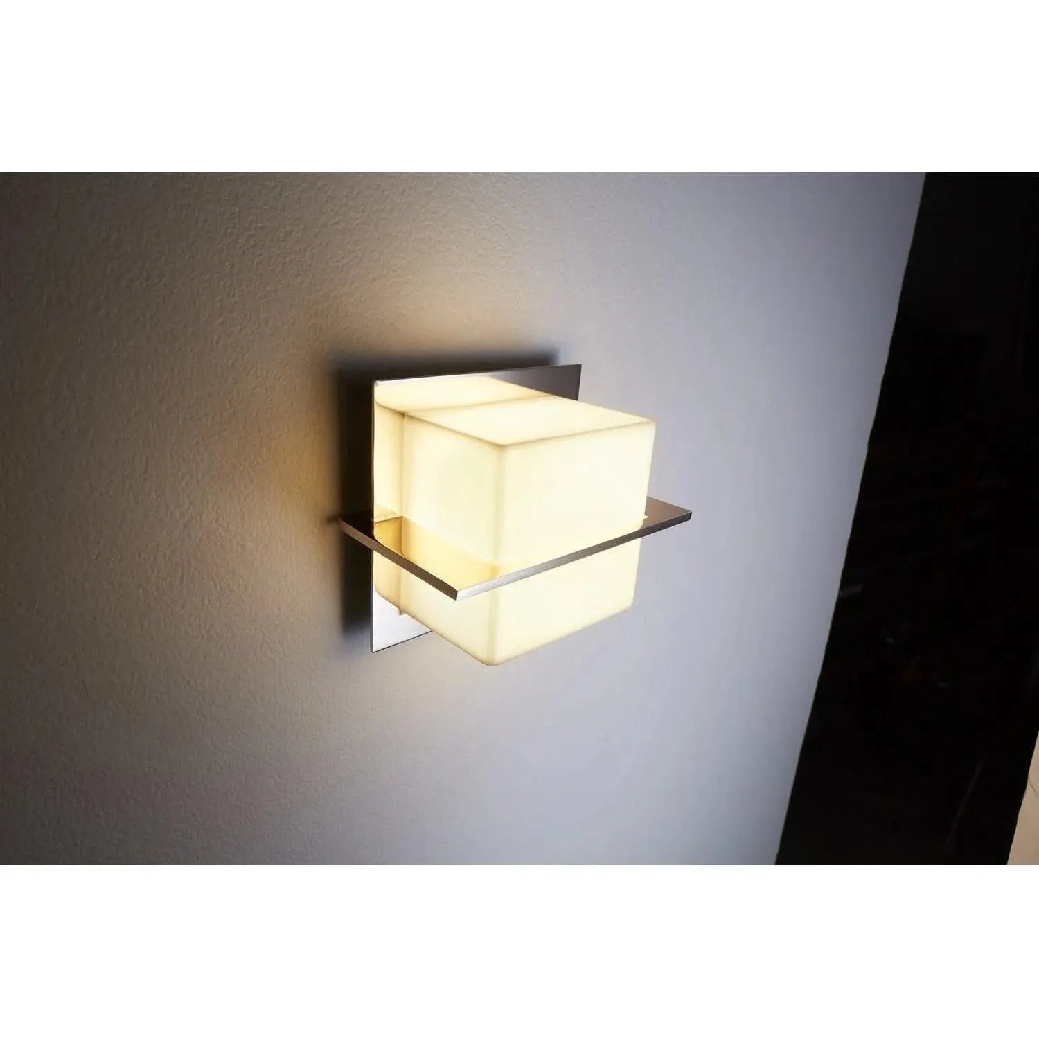 Oxygen Lighting - Metrix LED Wall Sconce - 3-541-20 | Montreal Lighting & Hardware