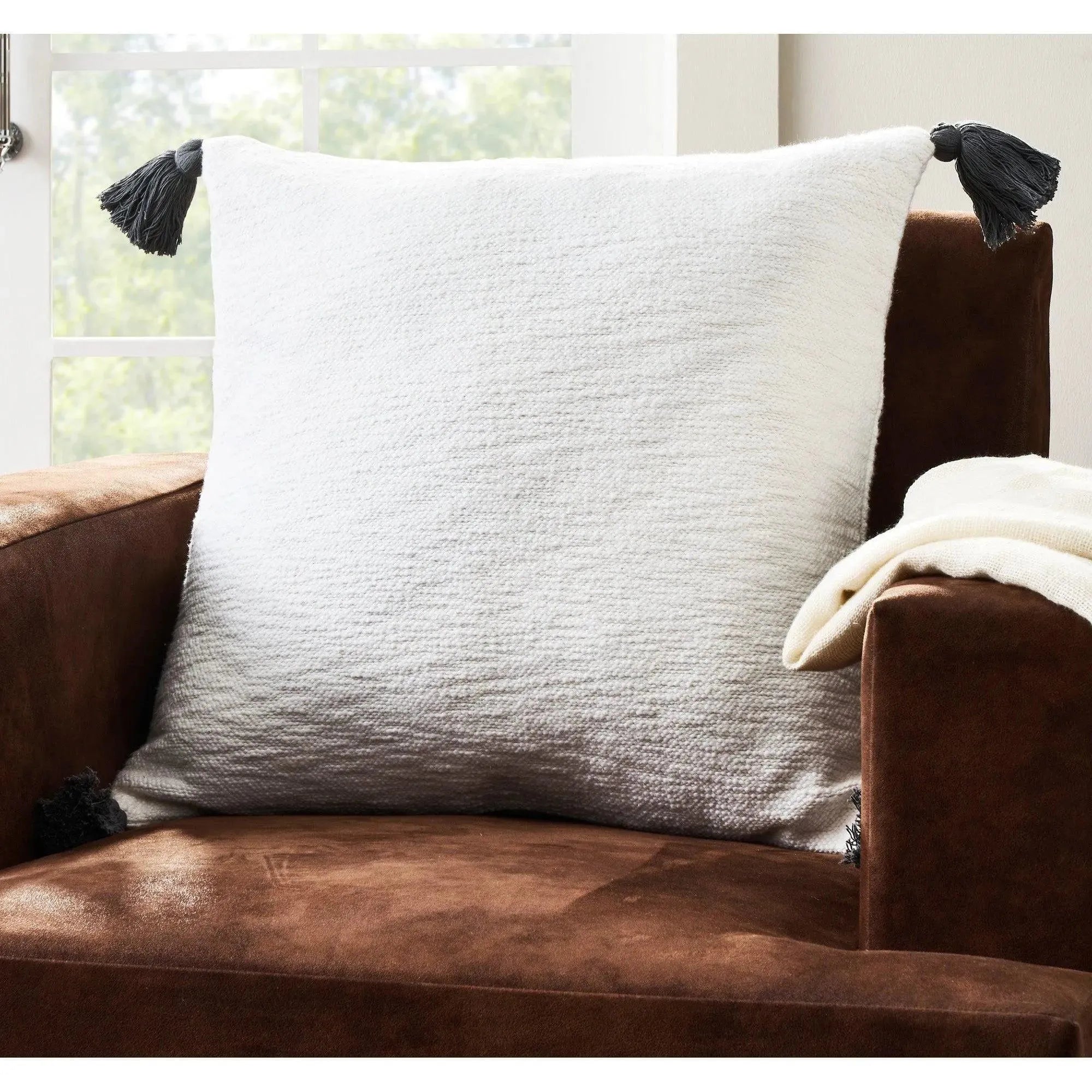 Renwil - Julianne Pillow - PWFL1353 | Montreal Lighting & Hardware