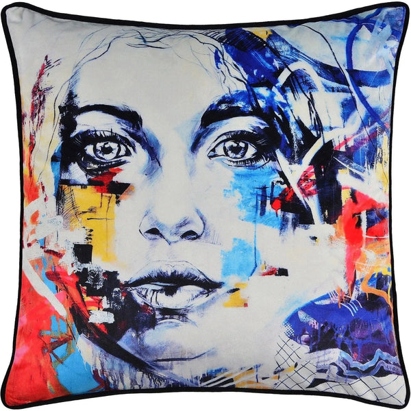 Tori Coussin