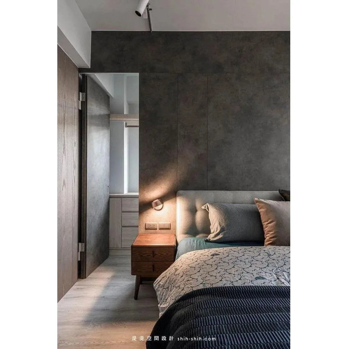 Seed Design - OLO Wall Lamp - SLD-130WRTE-BK | Montreal Lighting & Hardware