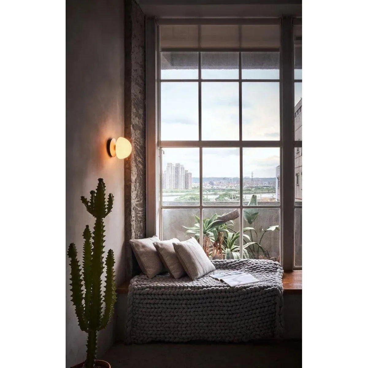 Seed Design - Pensée LED Wall Lamp - SG-7992WJ-BK | Montreal Lighting & Hardware