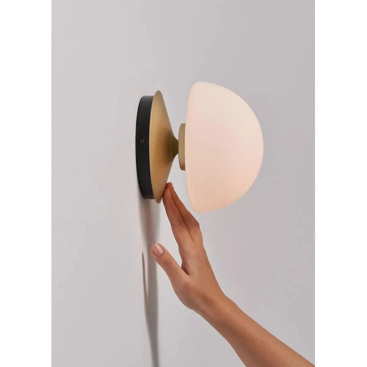 Seed Design - Pensée LED Wall Lamp - SG-7992WJ-BK | Montreal Lighting & Hardware