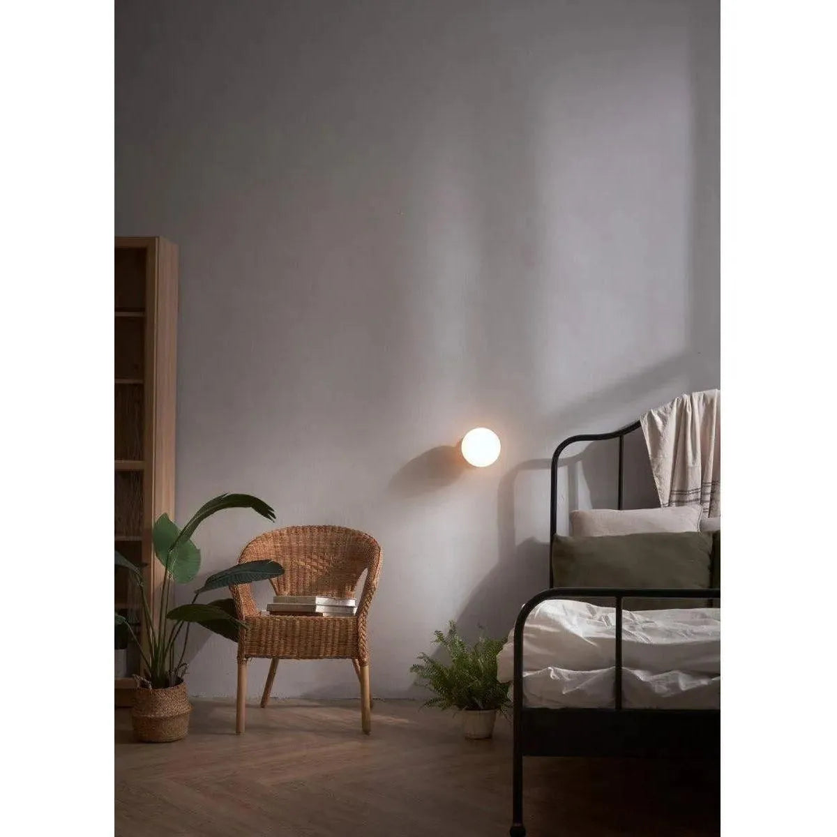 Seed Design - Pensée LED Wall Lamp - SG-7992WJ-BK | Montreal Lighting & Hardware