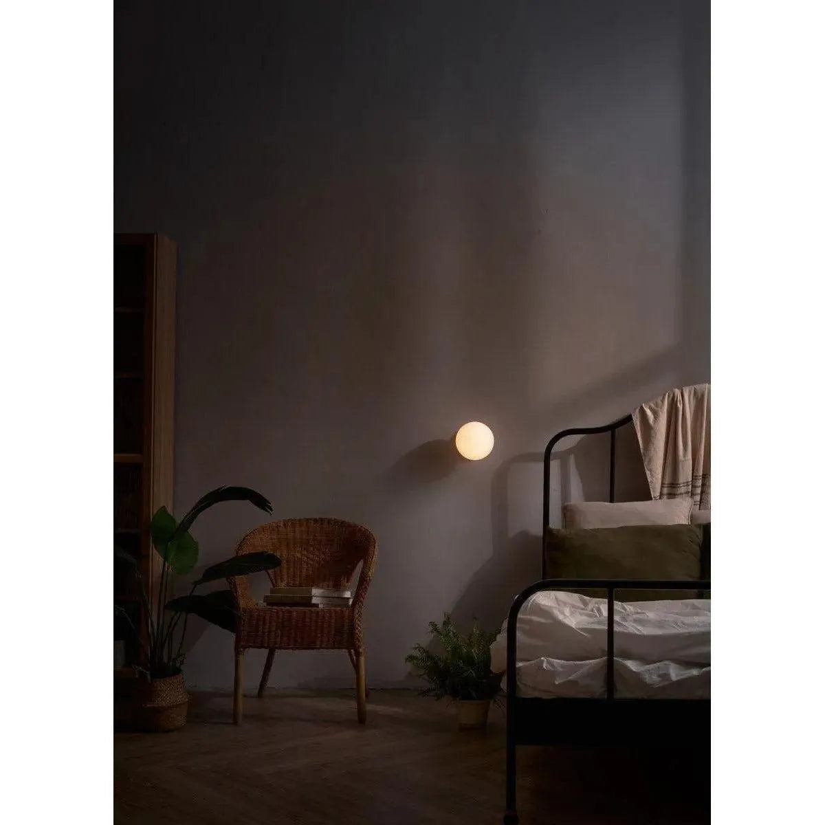 Seed Design - Pensée LED Wall Lamp - SG-7992WJ-BK | Montreal Lighting & Hardware