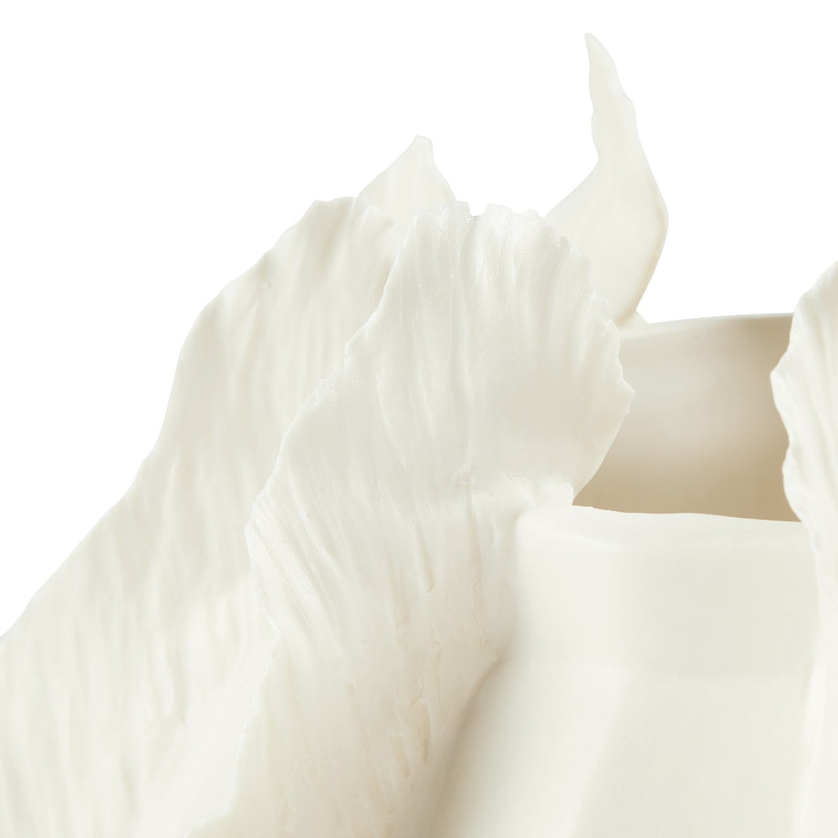 Vase bas à fleurs printanières